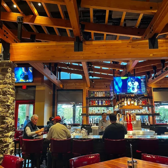 🍔 Elevated American Comfort | A Local Chain with Flavor & Vibe