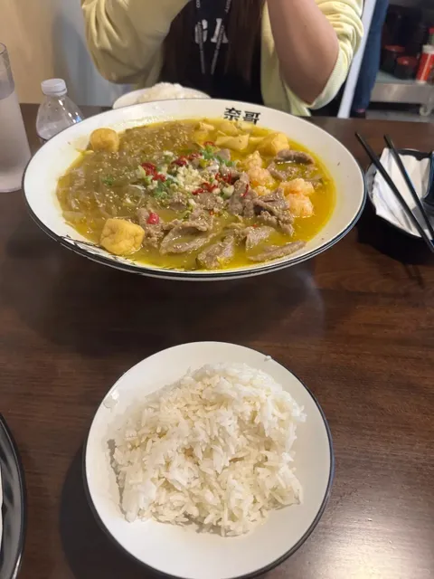 The Beef Slices at the Pickled Cabbage Fish Place are Delicious 🌟