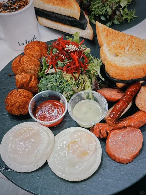 🇨🇦 Second Date with This Gorgeous Brunch Spot!