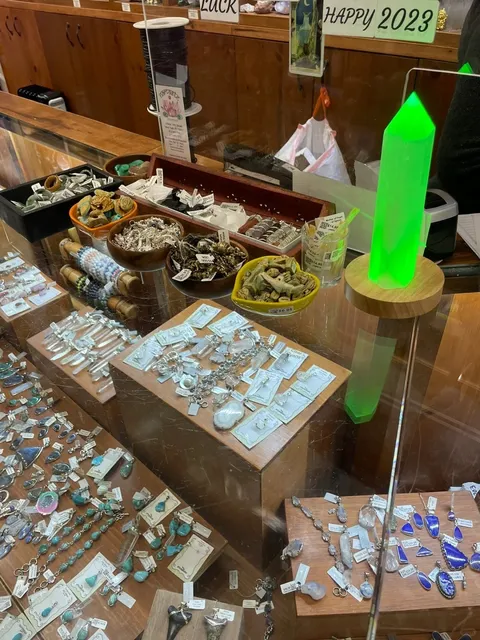 NYC | A Mystical Little Shop Where You Can Meet a Psychic in Person 💫