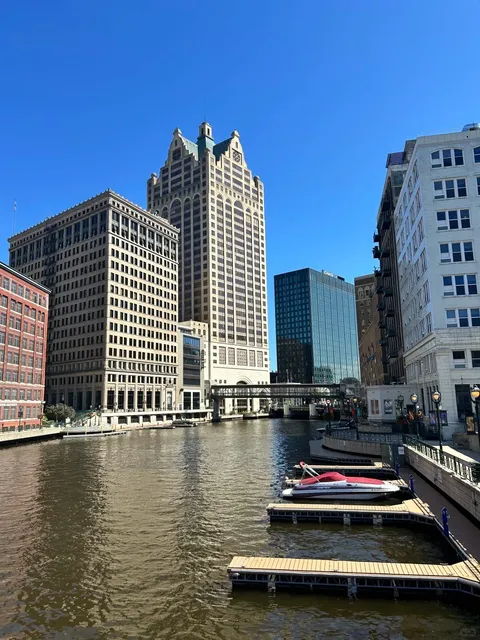 🇺🇸 Milwaukee Day Trip — A Charming German-Inspired City 🏙️🍻