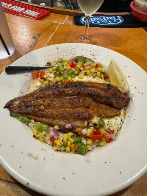 🐠 Delicious Seafood & Amazing Staff in Downtown Atlanta! 