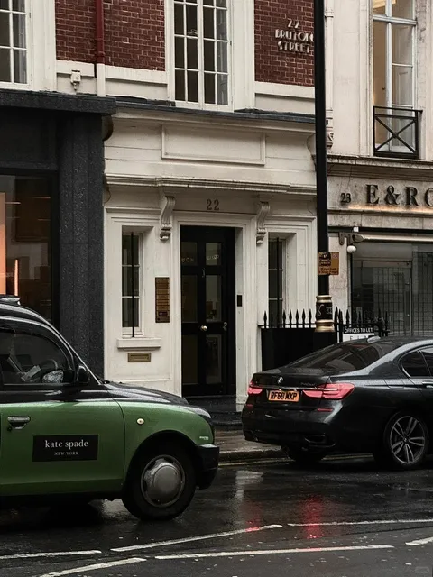 🇬🇧 Rainy Day in London at a New Coffee Shop.☔️