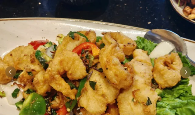 Austin’s Giant Pork Knuckle Paradise: Rice Bowl Cafe 🍖🌴