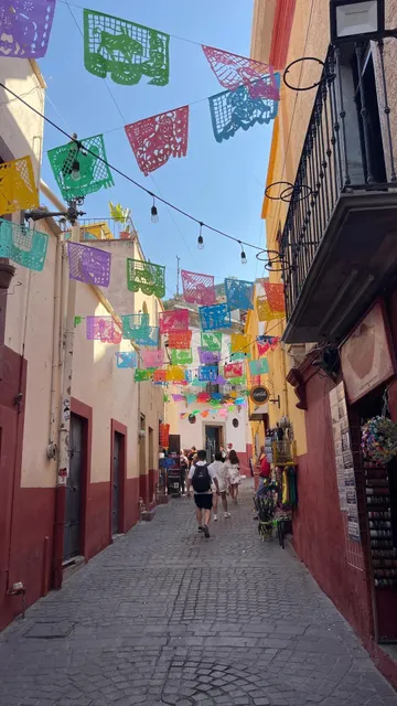 💋🏟️Guanajuato's Romantic Hotspot ~ Callejón del Beso (Kissing Lane) 