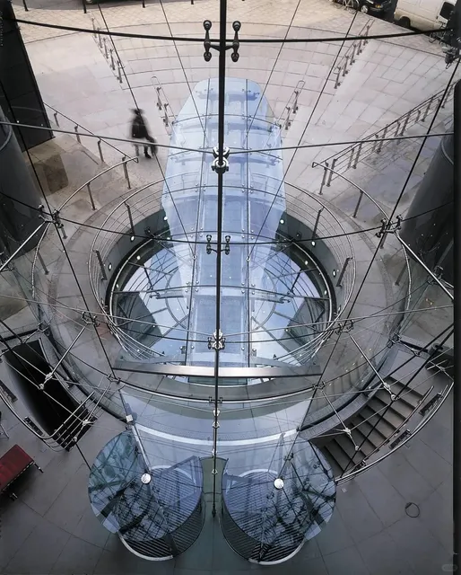  Rogers' Architectural Masterpiece: Channel 4 HQ 🏙️🎨