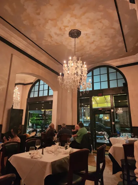 🇺🇸 La Traviata Italian Restaurant in Long Beach, LA 💕