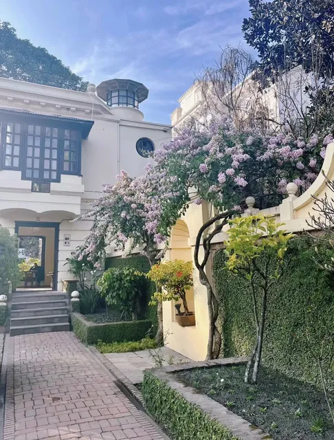 Dream Garden — How to Feel Like a European Aristocrat in Nepal