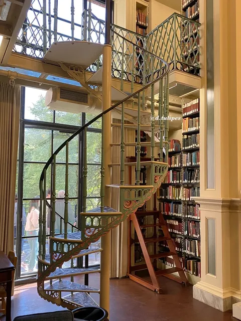 Boston’s Vintage and Artsy Private Library ☕️📚