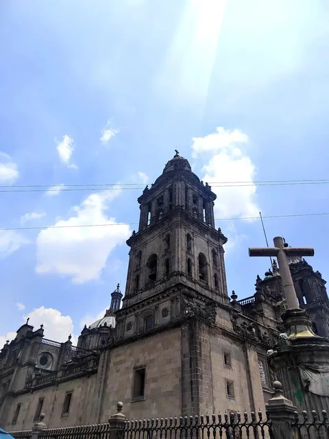 The Heart of History & Culture: Zócalo (Constitution Square) 🏟🔧