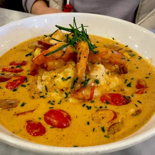 🌊 Vic's River Grill | Classic American Comfort on Savannah