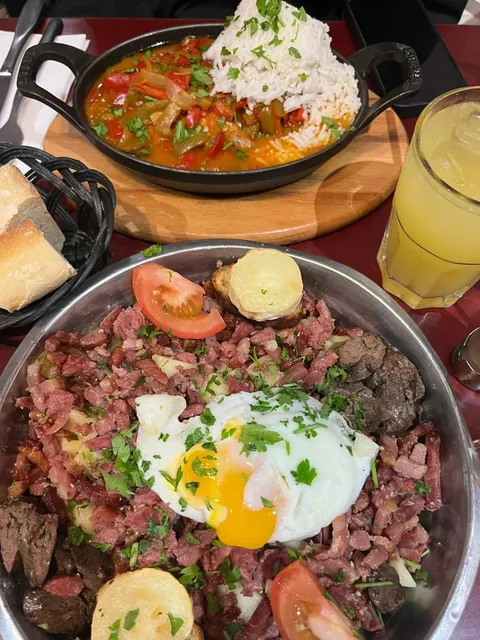 Paris' Legendary Budget Feast: CHEZ GLADINES! 🍗🥗