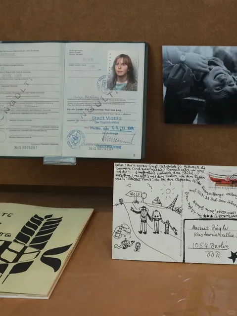 🚂💔 Tränenpalast: The Love That Pierced the Berlin Wall 💔🚂🌟