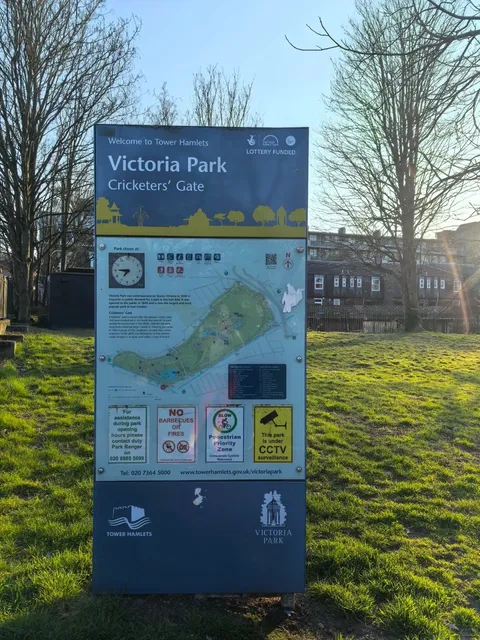  London Adventure Stop #3: Victoria Park – A 10K Run 🏃‍♀️💨