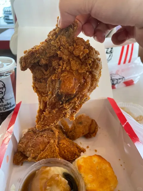 🇺🇸🍗 Eating Real KFC in Louisville – Its Birthplace!