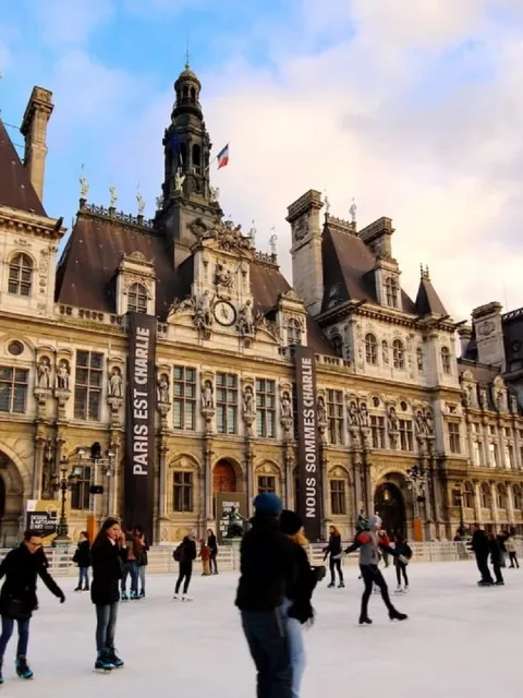 🎄 The Free Skating Rink in Paris’ 7th Arrondissement is Now Open!