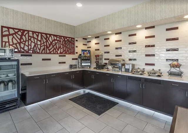 Hotel: Spacious, Clean, and Friendly Staff