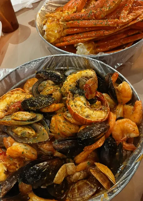 Giant Plates of Seafood & Alligator Meat—Stuffed Till We Could Barely 