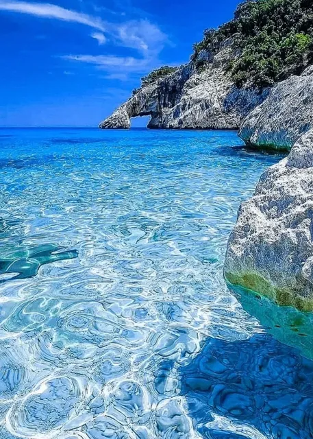 Sardinia, Italy丨Here Lies the Truly Filter-Free "Glass Sea"