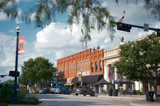  Dallas Area Vintage-Colored Town | McKinney Historic District 