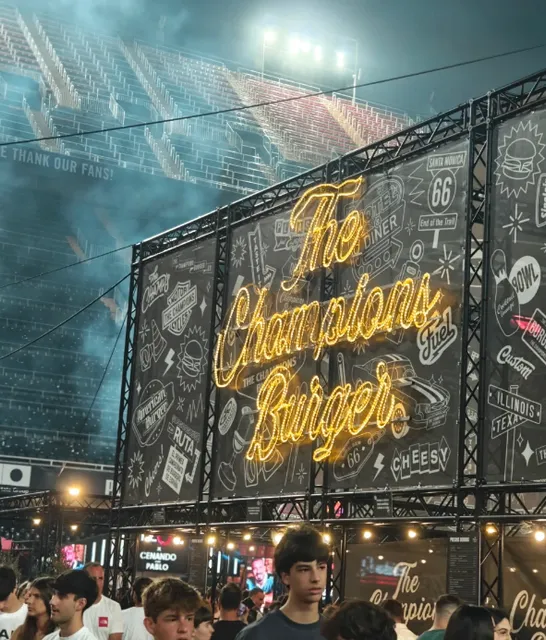 🍔 Check in and share the Warenburg Festival