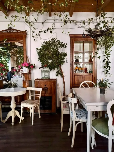 🇬🇷 When Gods Crushed Time into Athens' Softest Alleys 2️⃣