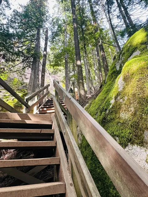 Stawamus Chief: The Ultimate Vancouver Must-Do Experience! 🏔️🔥