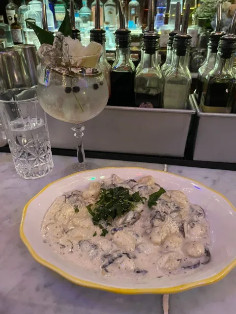 🎄🕯️ Magical Holiday Restaurant – A Festive Dream in Flatiron! ✨