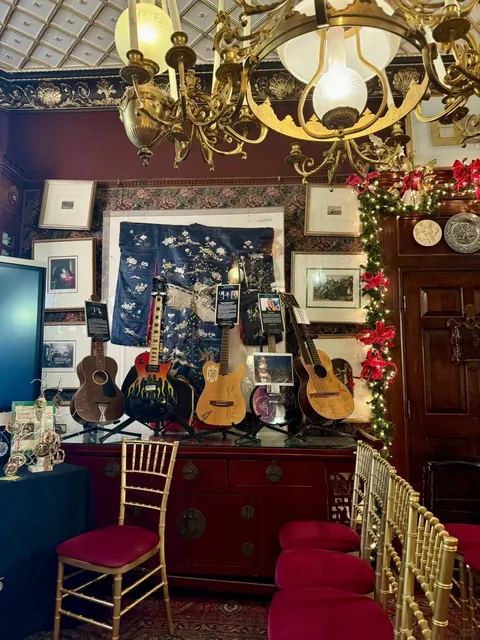 DC Bucket List No. 4 — The Secret Door Museum 📦🤎🙈