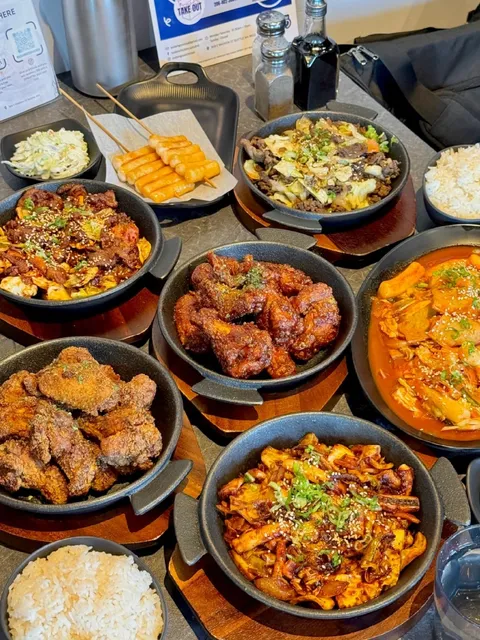   Today’s happiness is brought to you by this fried chicken joint‼️