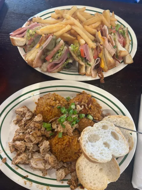 😋 Top Restaurant Review: Delicious Food & Great Vibes!