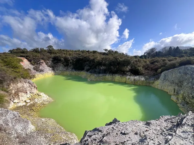 Hell’s Gate Mud Bath & Waiotapu’s Rainbow Trails 🌋