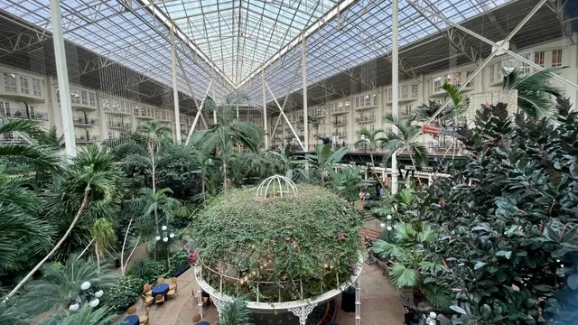 Perfect Travel Pictorial | Discover a Garden Hotel in Nashville 🌸