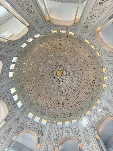 🕌 Chicago’s Stunning Spiritual Sanctuary