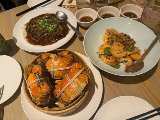 Who Else Hasn’t Eaten Hairy Crab in Chicago Yet?! 🦀