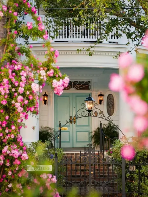 Through the Cinematic Lens | Exploring Charleston: A Southern Gem 🎬🌆