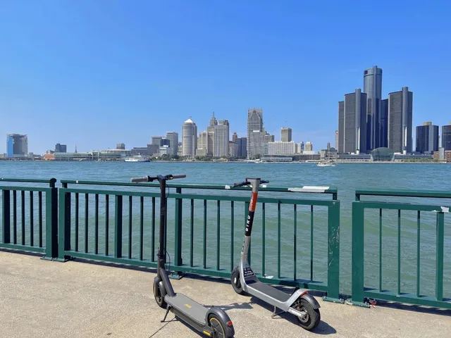 🇨🇦 London & Windsor 2-Day Scooter Adventure! 🛴💨