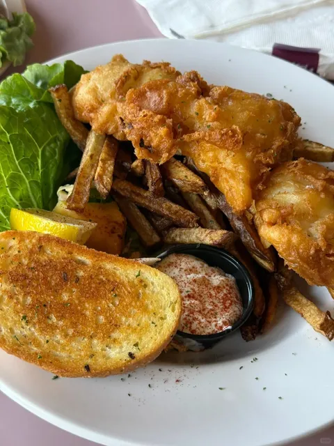 🏔️ On the way down from Mt. Rainier, we stumbled upon a "Train Car Re