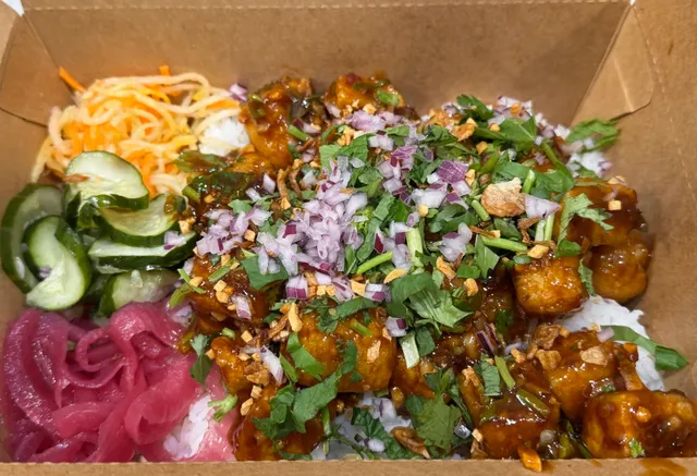 Fried chicken + steamed buns = the ultimate combo 😋😋😋