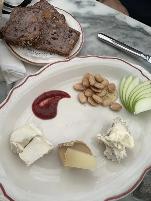   Le Diplomate on 14th Street: A Delightful French Dining Experience 