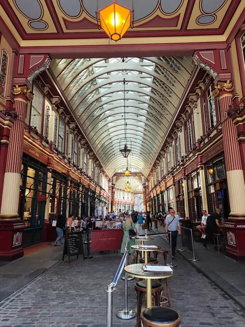 The Royal Exchange: Where London’s Financial Heartbeat Began! 💰🏛️