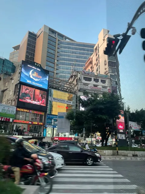Dhaka, Bangladesh | Streetscapes 🇧🇩📸