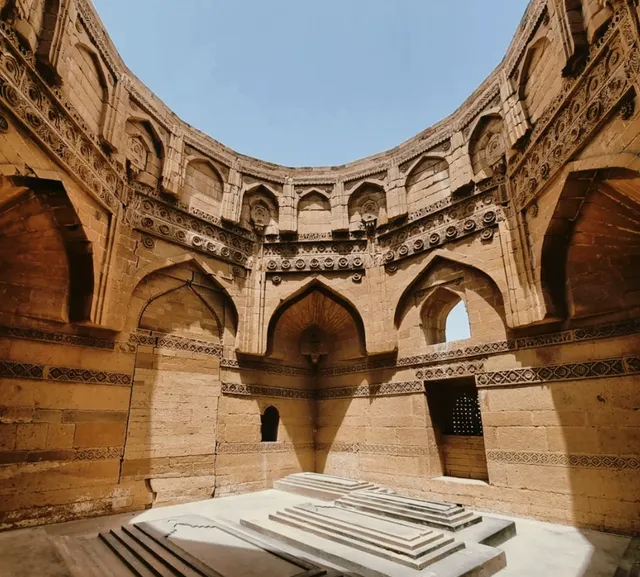 Makli Necropolis 's love story