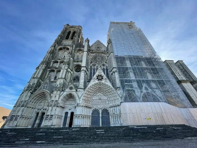 🌿 Bourges: The Perfect French Getaway for Introverts 