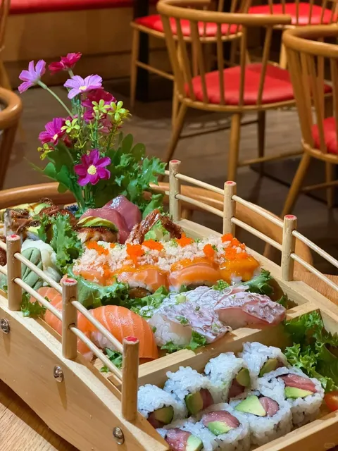 🍣  All-You-Can-Eat Japanese Food Review! 🍱