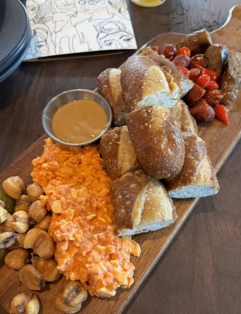 I’d Call This the Best Happy Hour in Dallas 🍻🍺