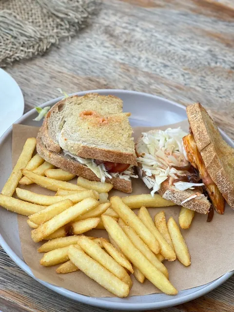 Geelong’s Hidden Café Gem – A Must-Try with One Caveat! ☕️🍔