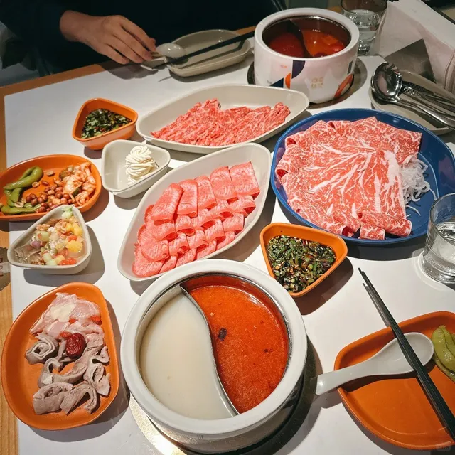 The Ultimate Lonely Hearts Hot Pot Spot in Seattle 🍲💔