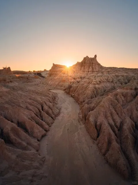 Mungo National Park: Australia's "Out-of-This-World" Hidden Gem