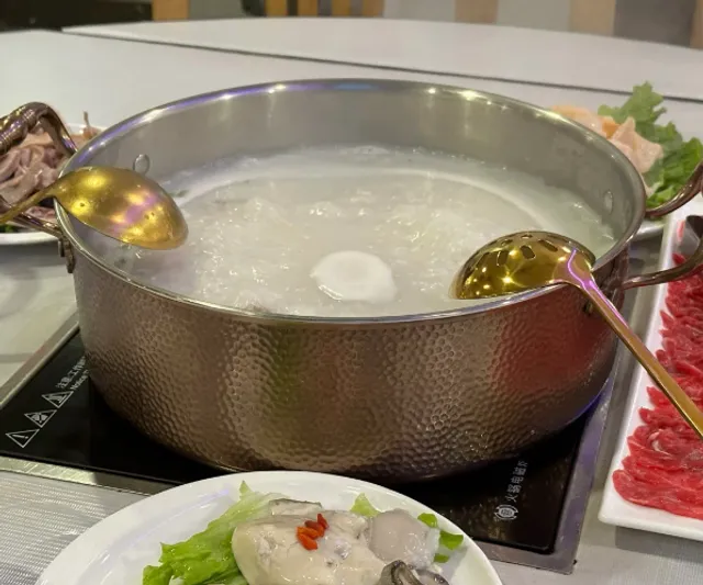 🍲 Koi Hot Pot: Quincy’s Cozy Congee Paradise (Winter’s Best Cure!)